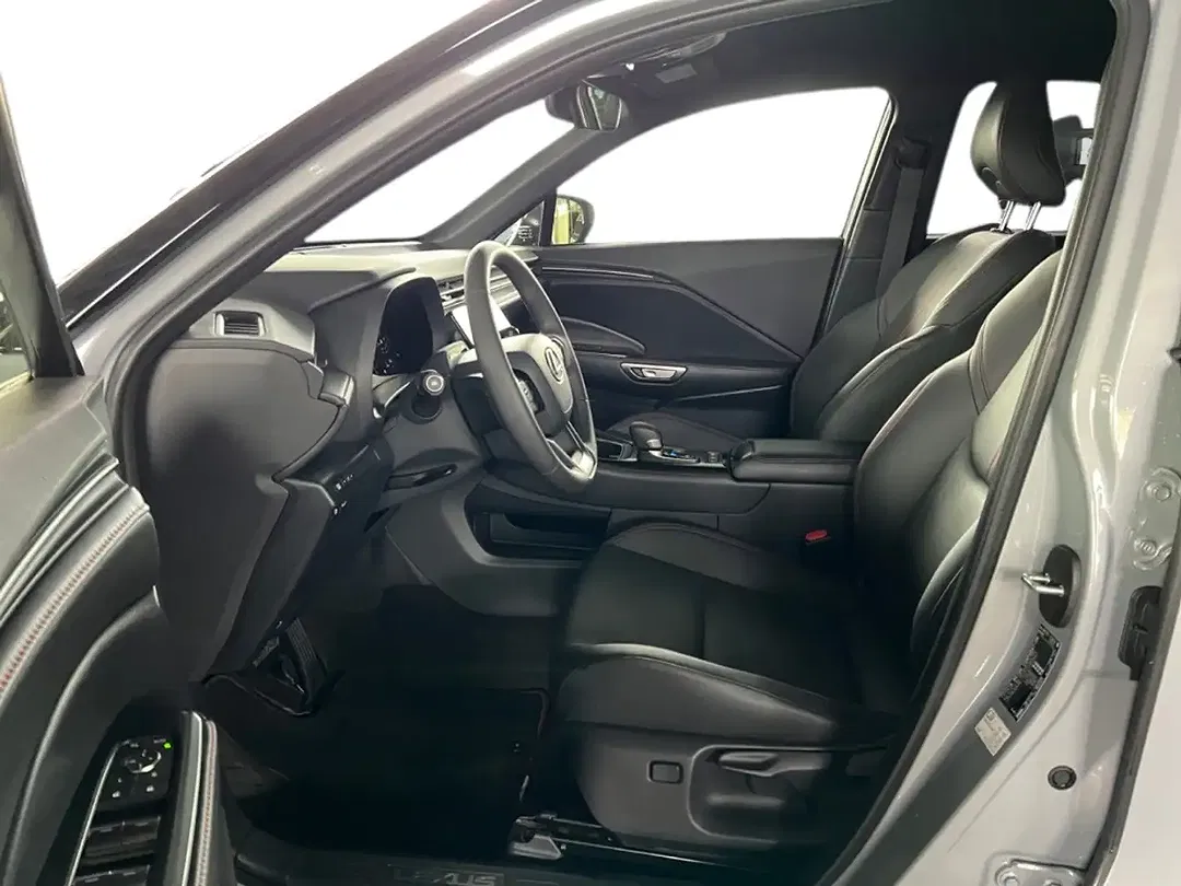 Lexus LBX - Thumbnail 9