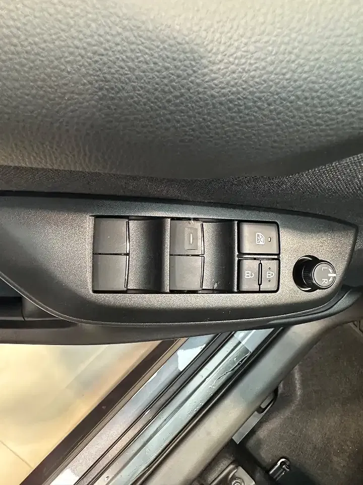 Toyota Yaris - Thumbnail 12