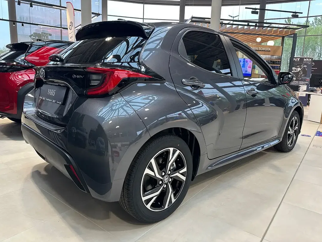 Toyota Yaris - Thumbnail 2