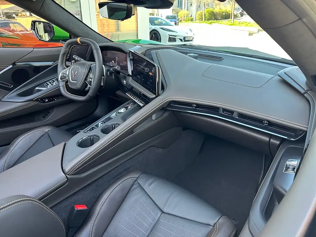 Corvette C8 - Thumbnail 4