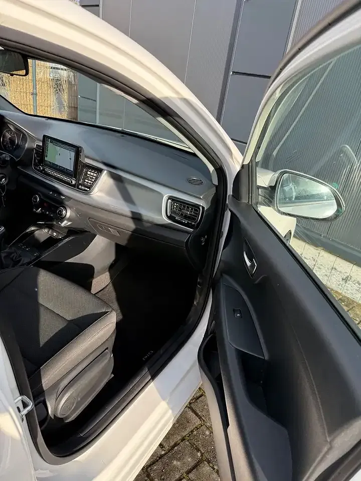 Kia Rio - Thumbnail 11