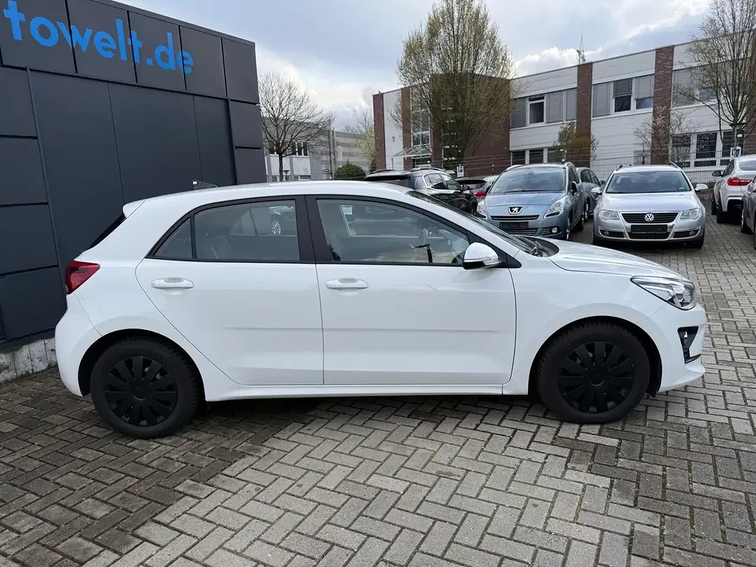 Kia Rio - Thumbnail 5