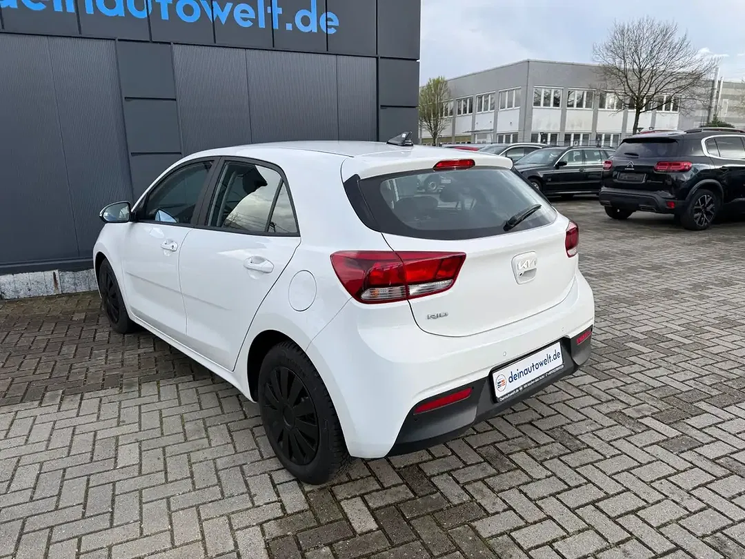 Kia Rio - Thumbnail 8