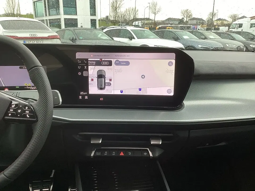 Audi Q3 - Thumbnail 8
