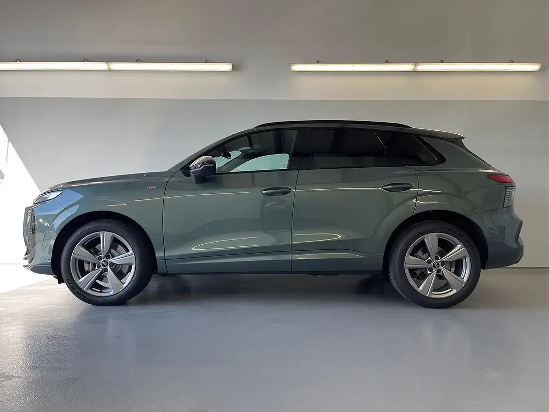 Audi Q3 - Thumbnail 3