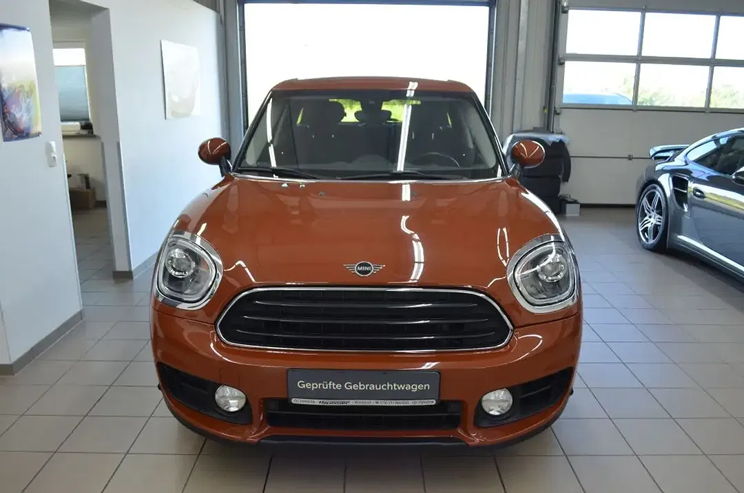 MINI One Countryman - Thumbnail 2