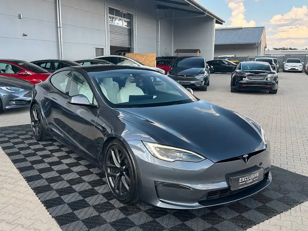 Tesla Model S - Thumbnail 12