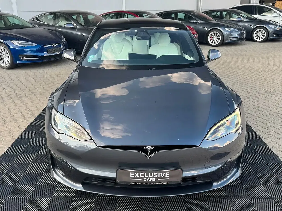 Tesla Model S - Thumbnail 13