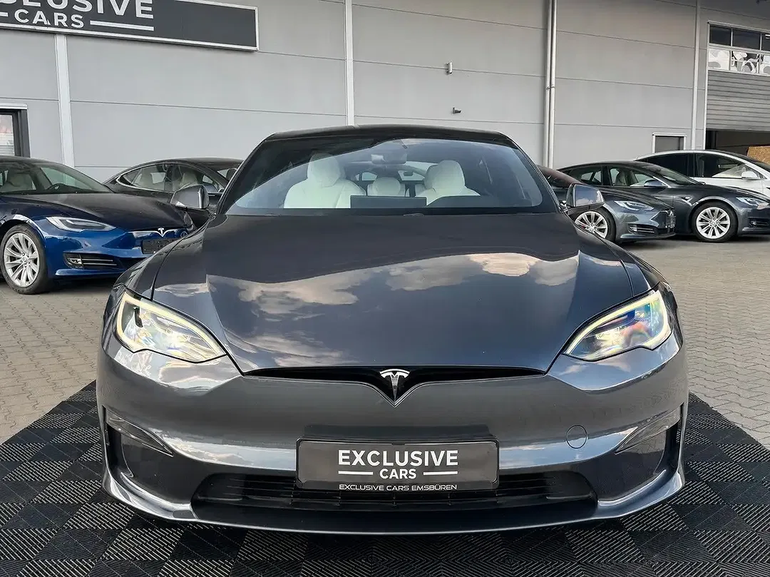 Tesla Model S - Thumbnail 14