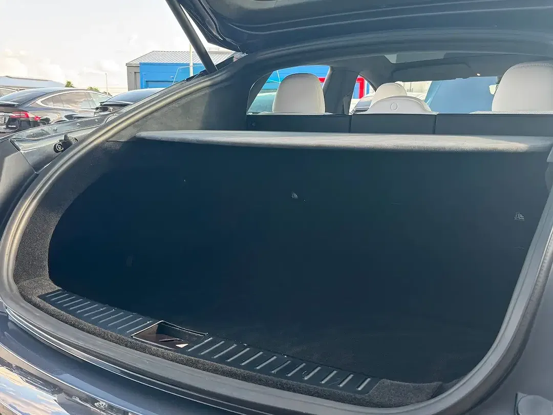 Tesla Model S - Thumbnail 15