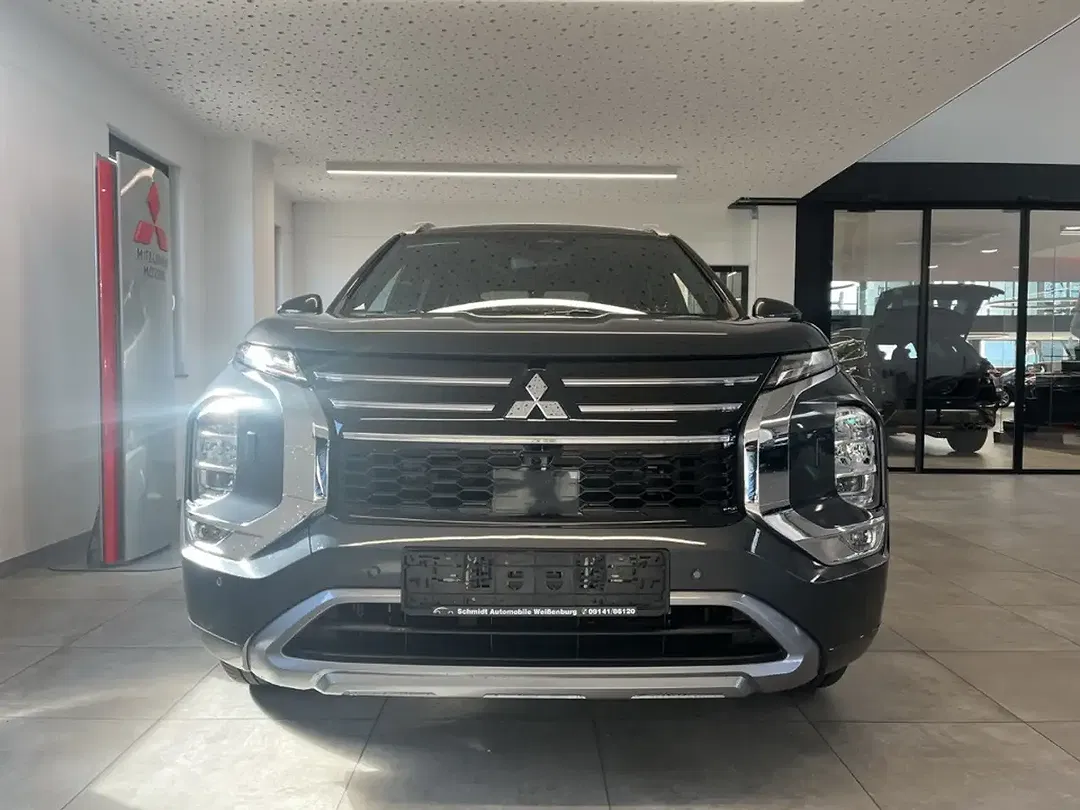 Mitsubishi Outlander - Thumbnail 5