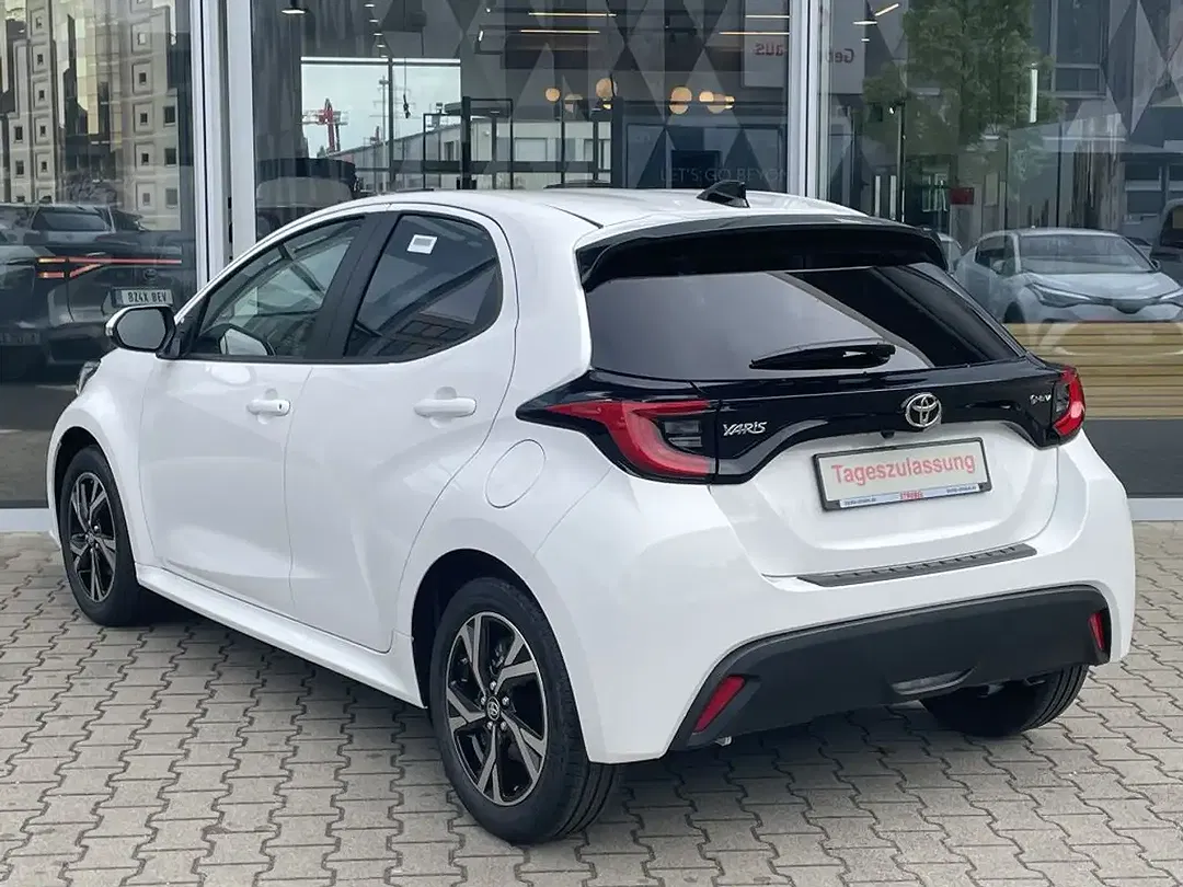 Toyota Yaris - Thumbnail 5