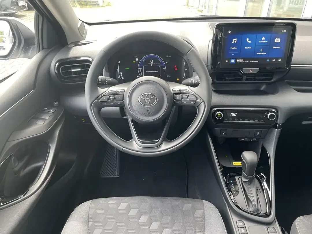 Toyota Yaris - Thumbnail 8