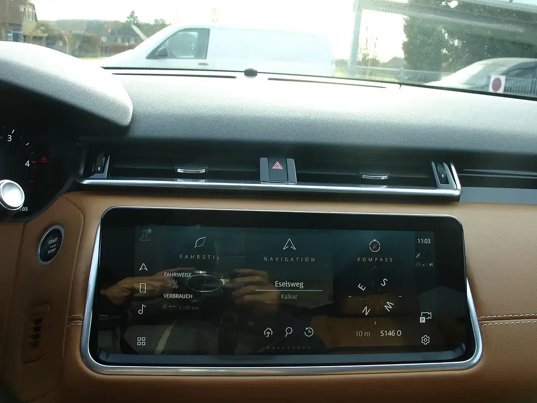 Land Rover Range Rover Velar - Thumbnail 10