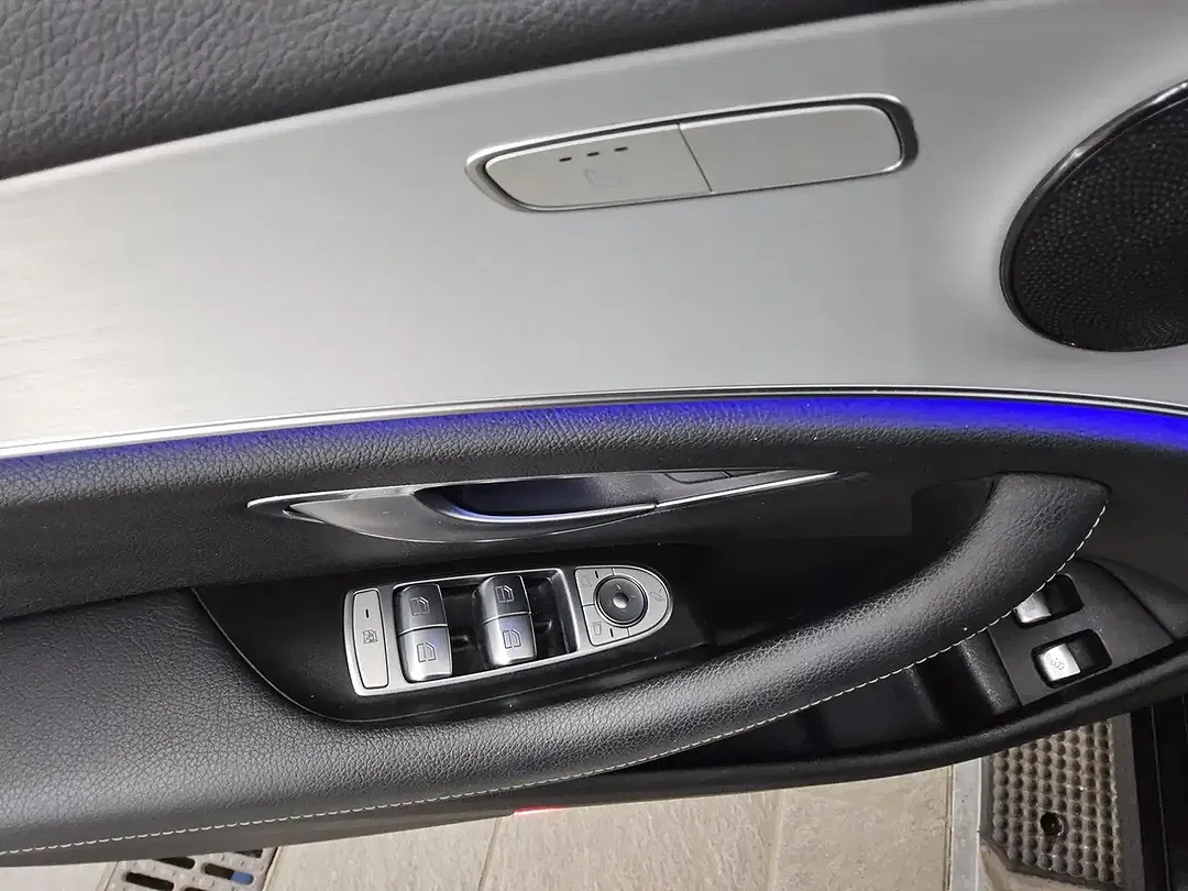 Mercedes-Benz E 300 - Thumbnail 9