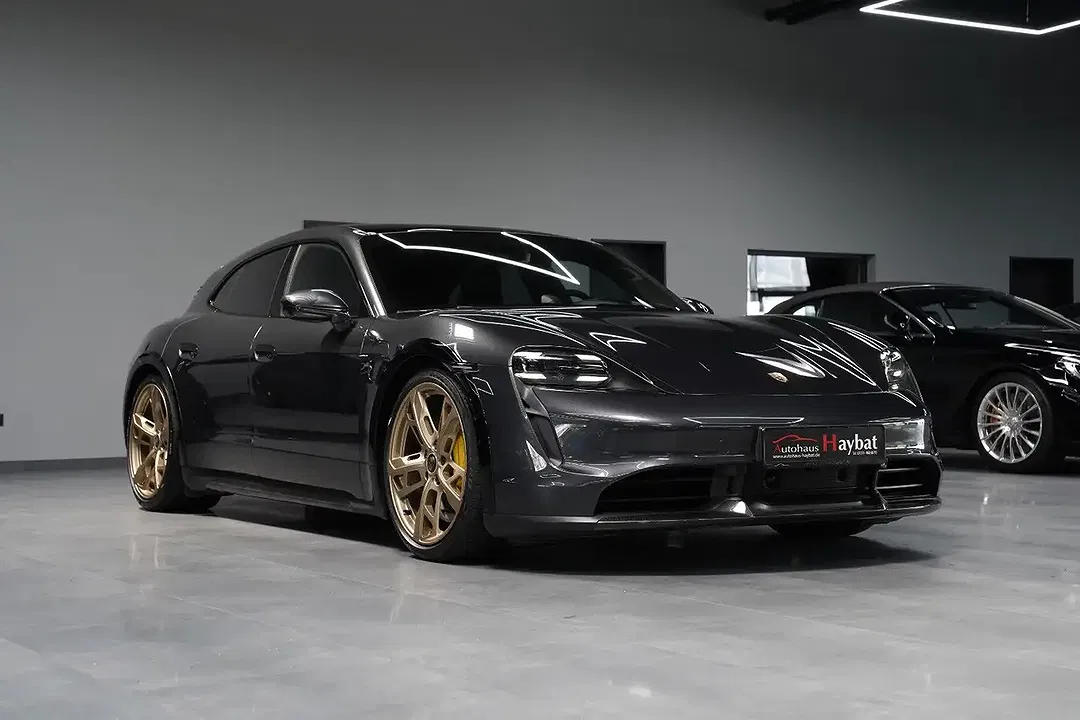 Porsche Taycan - Thumbnail 1