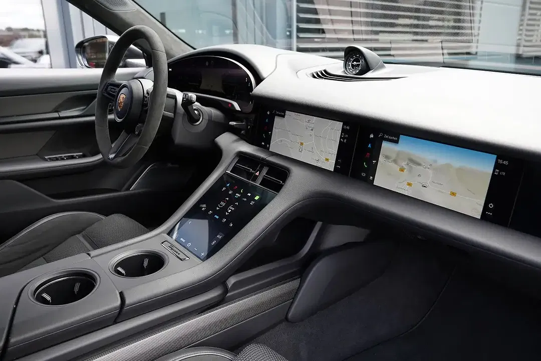 Porsche Taycan - Thumbnail 13