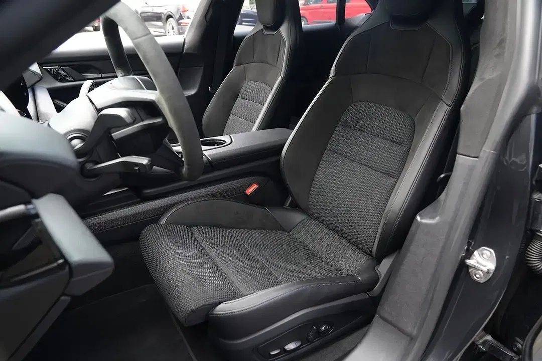 Porsche Taycan - Thumbnail 15