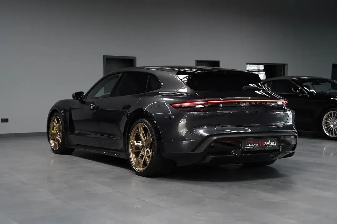 Porsche Taycan - Thumbnail 5