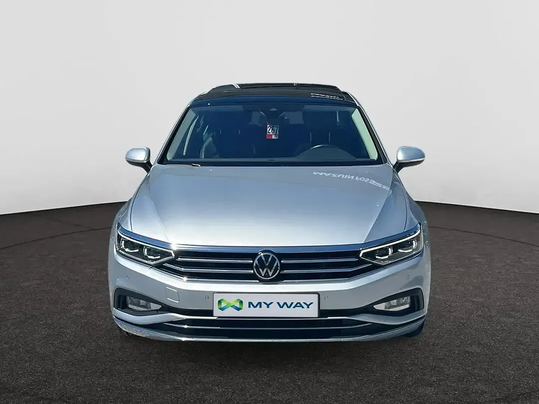 Volkswagen Passat - Thumbnail 3