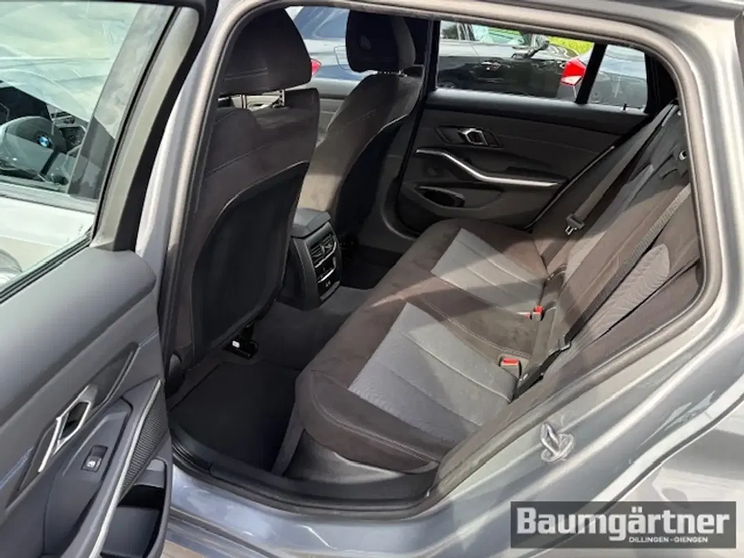 BMW 330 - Thumbnail 10