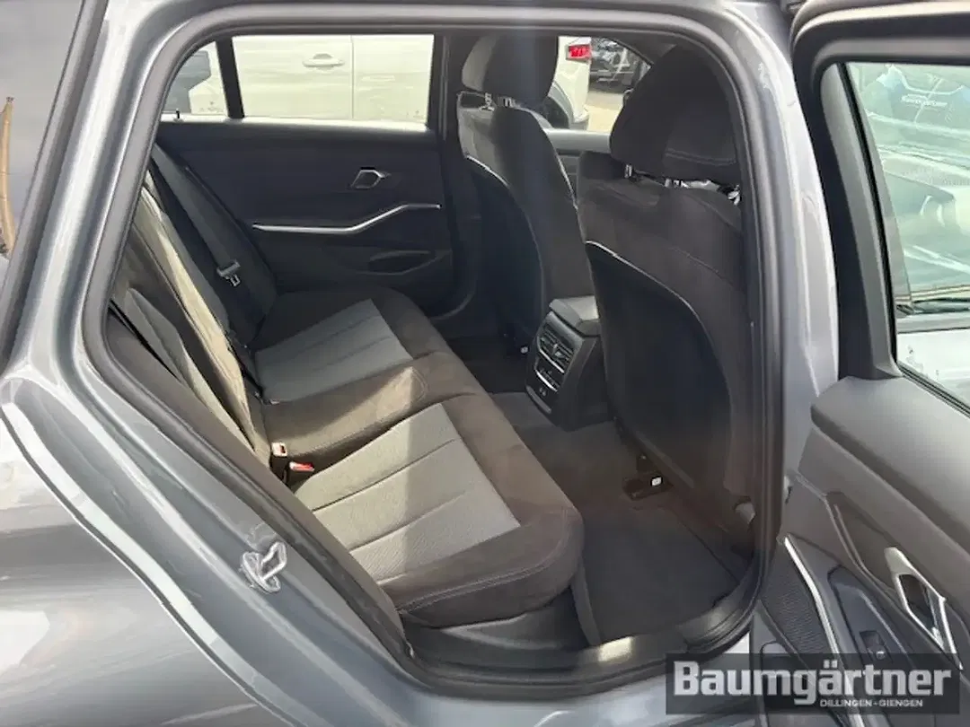 BMW 330 - Thumbnail 12
