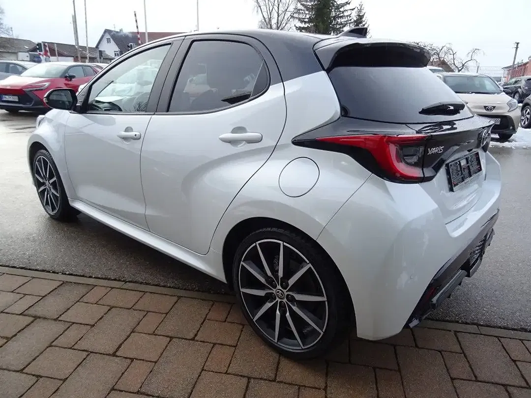 Toyota Yaris - Thumbnail 5