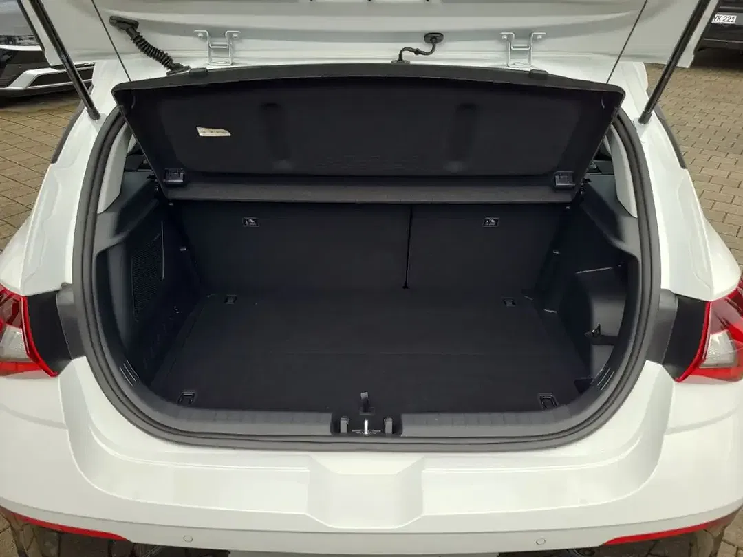 Hyundai i20 - Thumbnail 15