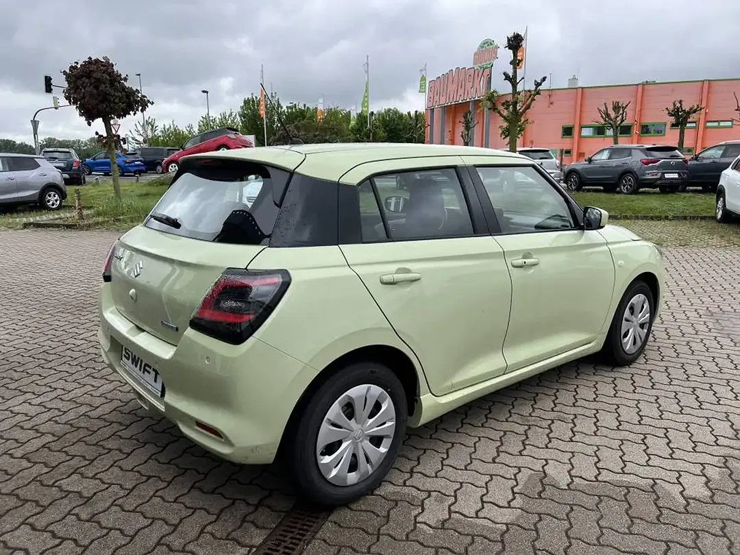 Suzuki Swift - Thumbnail 3