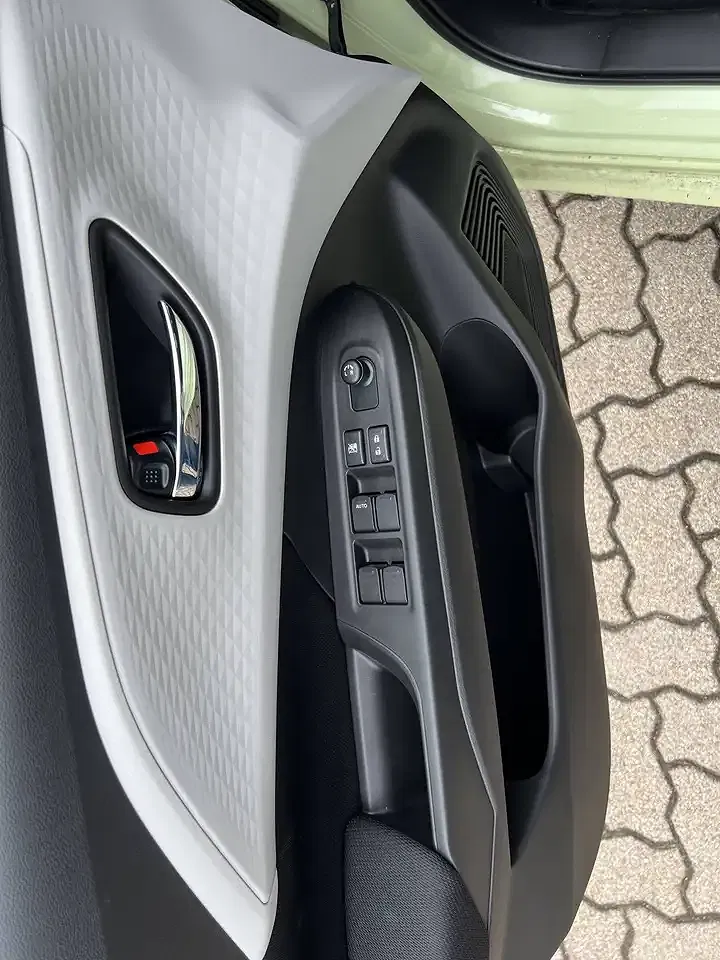 Suzuki Swift - Thumbnail 9