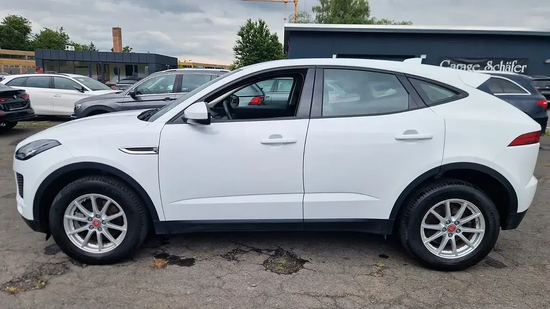 Jaguar E-Pace - Thumbnail 4