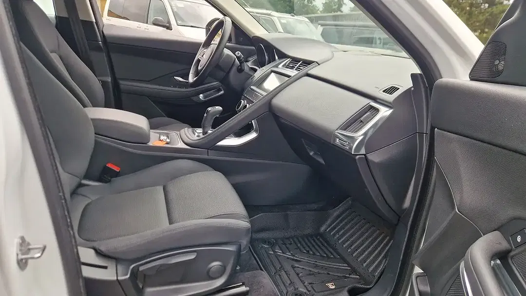 Jaguar E-Pace - Thumbnail 9