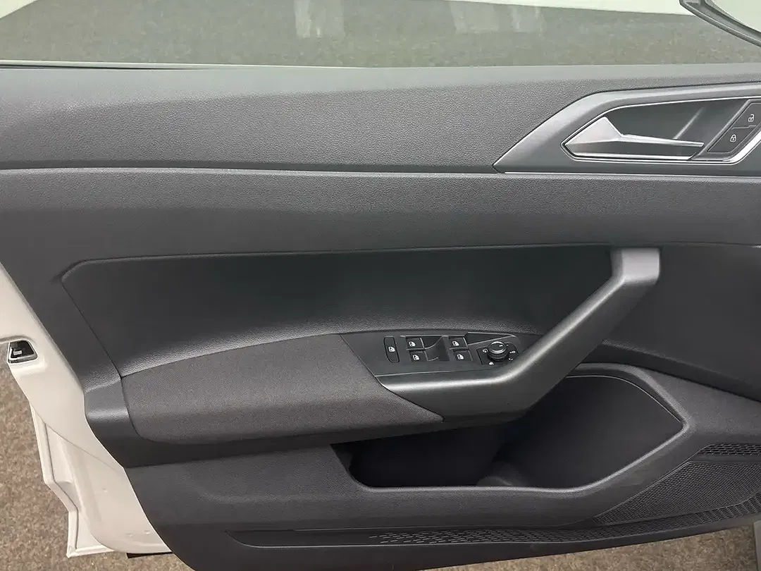 Volkswagen Polo - Thumbnail 11