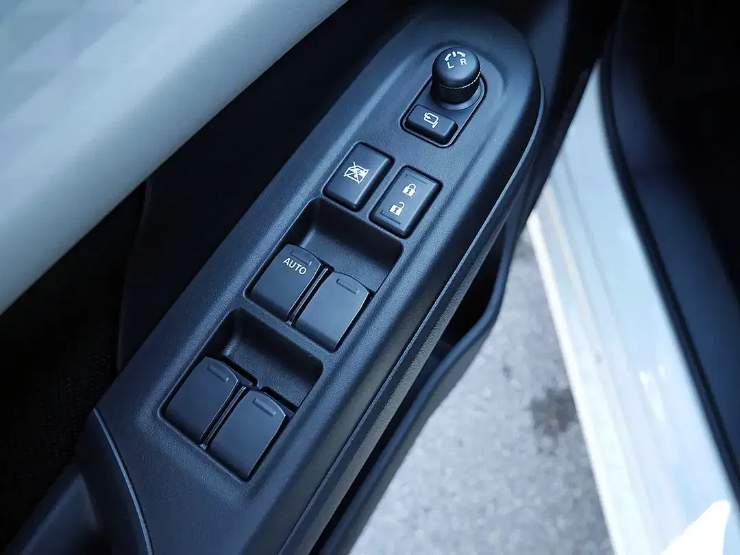 Suzuki Swift - Thumbnail 10