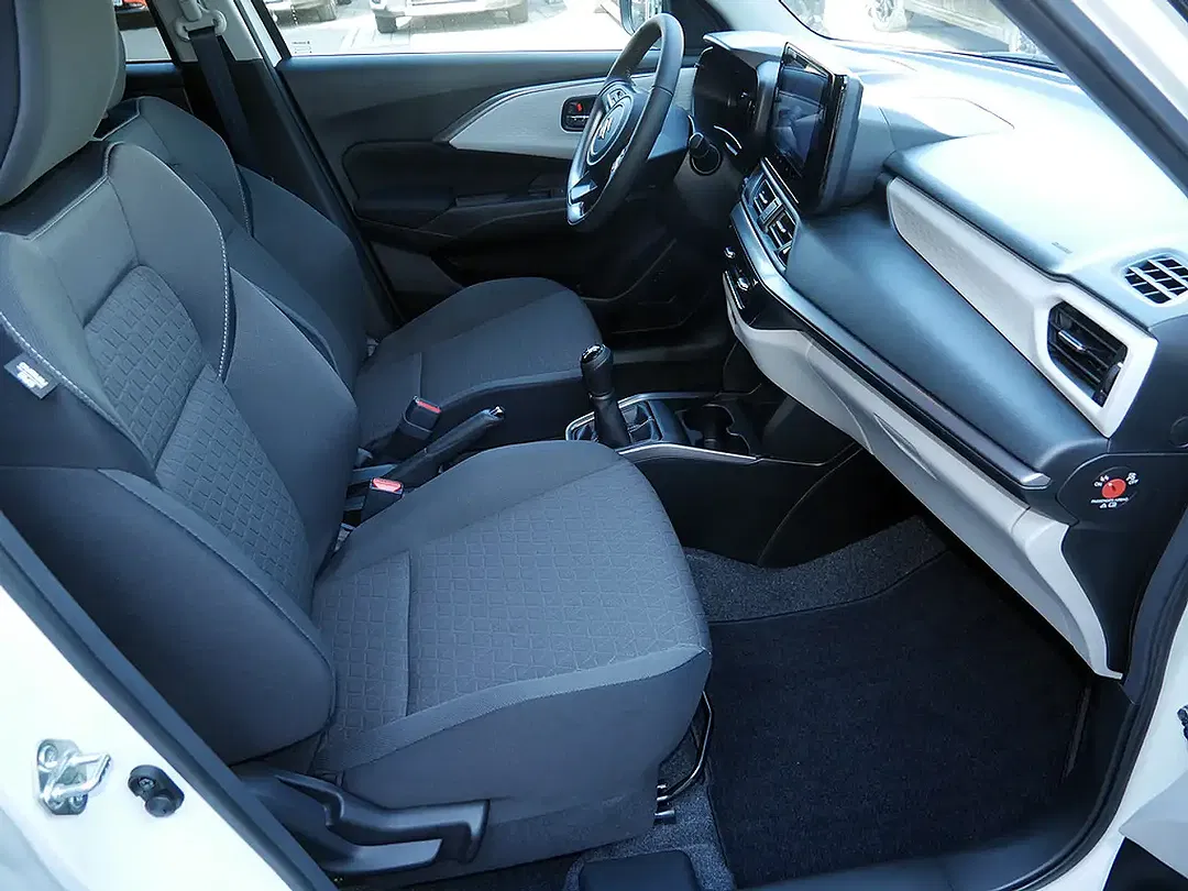Suzuki Swift - Thumbnail 8