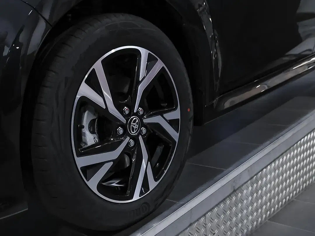 Toyota Yaris - Thumbnail 13