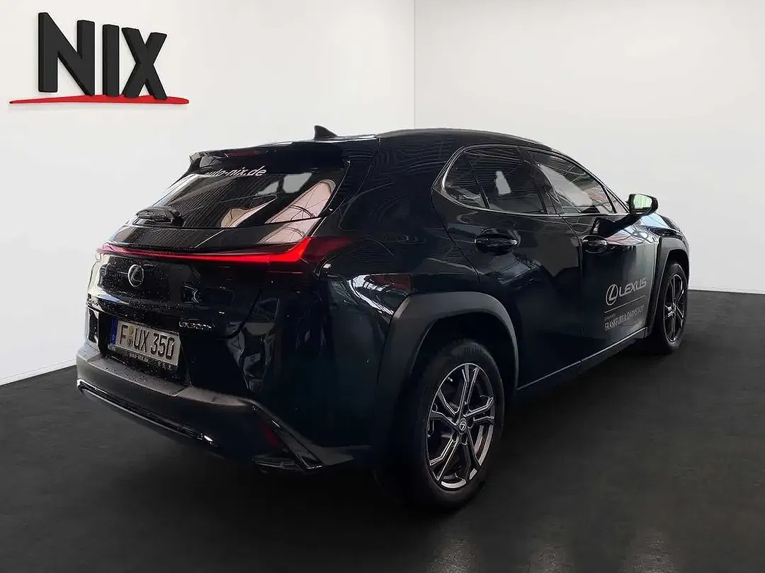 Lexus UX 300h - Thumbnail 4