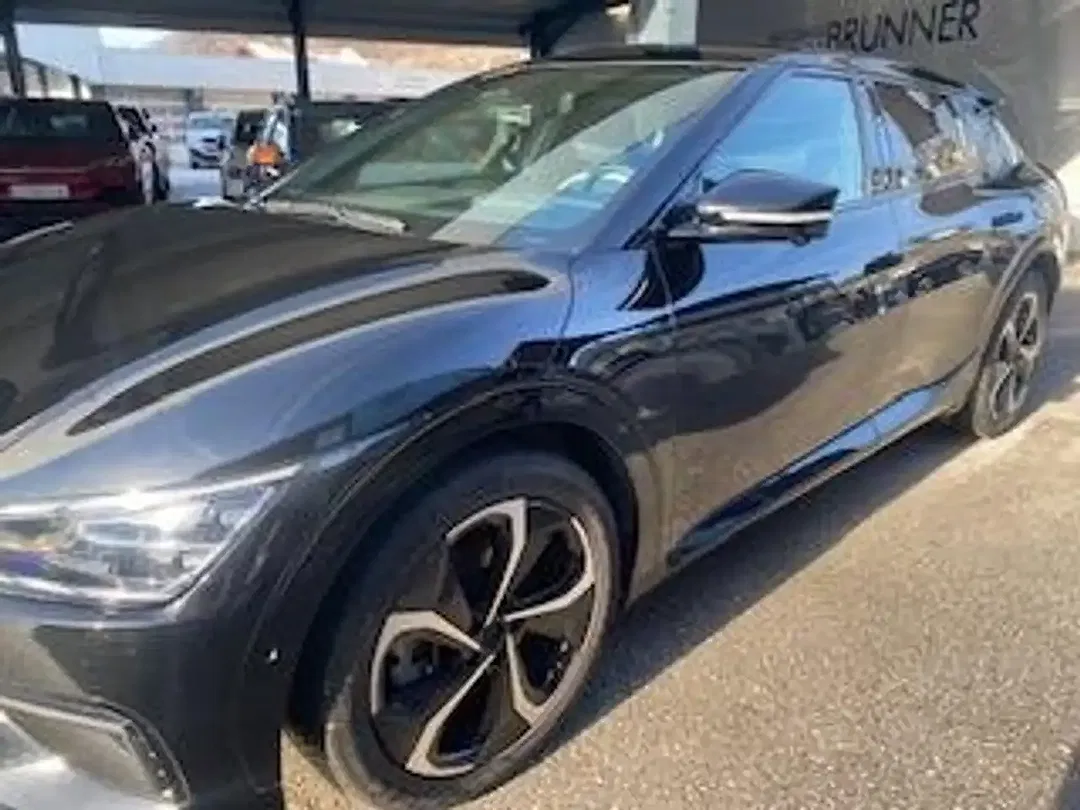 Kia EV6 - Thumbnail 3