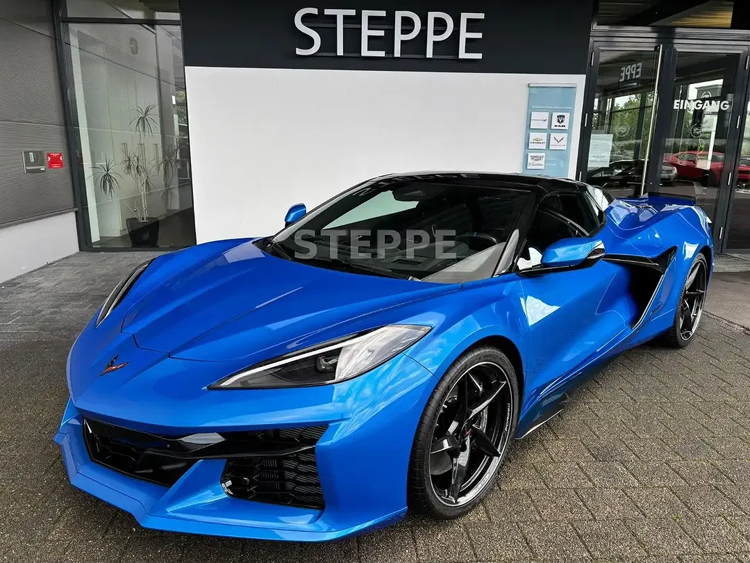Corvette C8 - Thumbnail 1