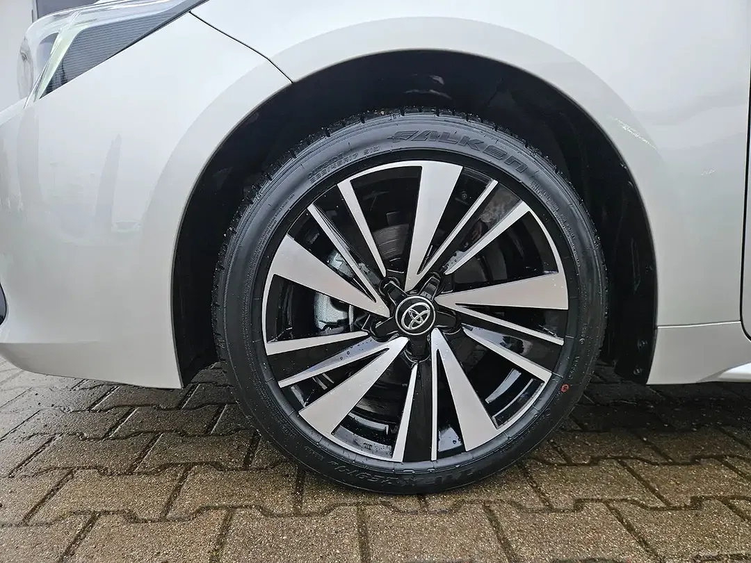 Toyota Corolla - Thumbnail 4