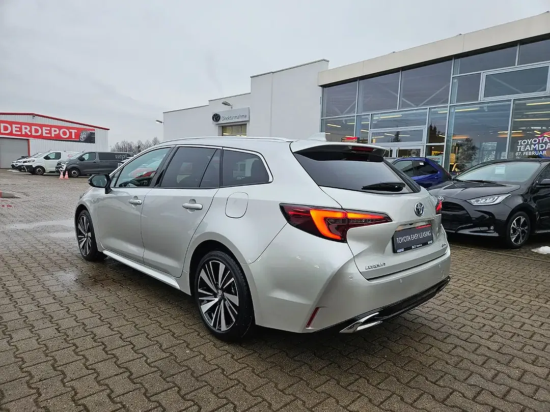 Toyota Corolla - Thumbnail 6