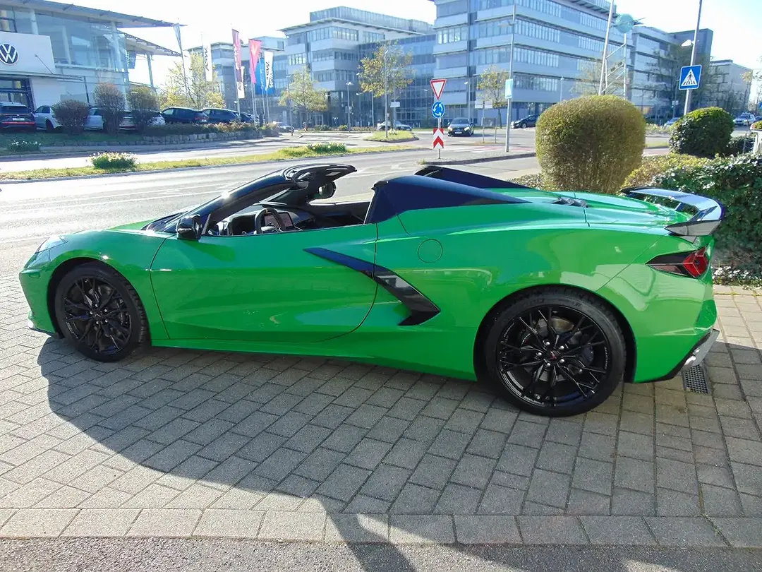Corvette C8 - Thumbnail 2