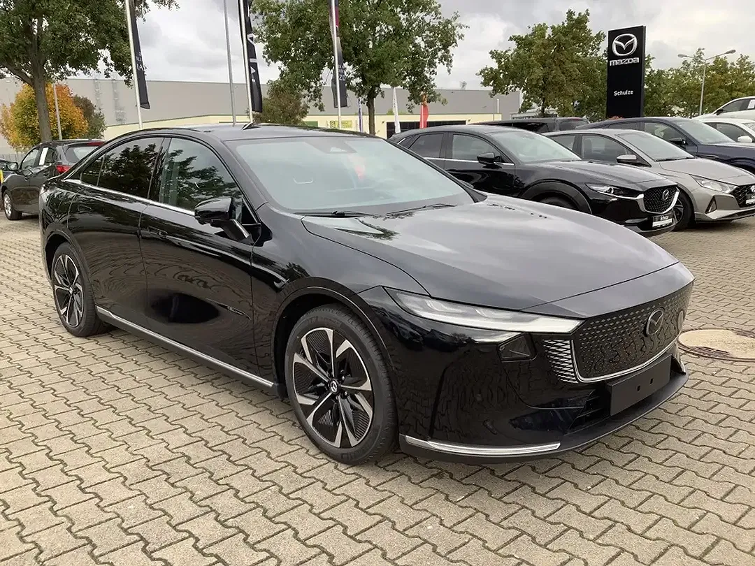 Mazda 6e - Thumbnail 1