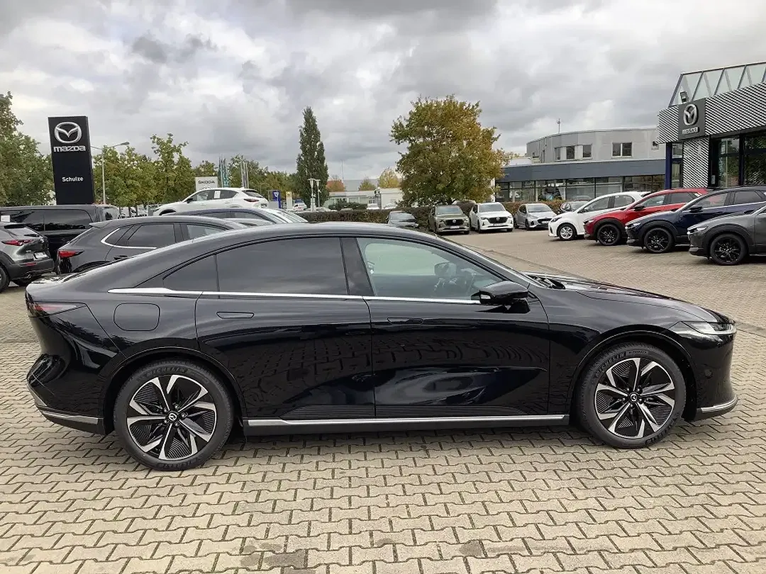 Mazda 6e - Thumbnail 2
