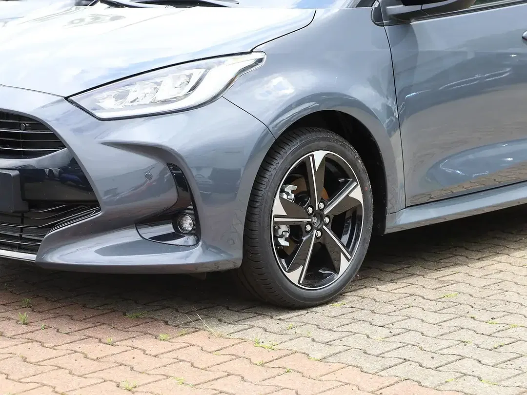 Toyota Yaris - Thumbnail 11