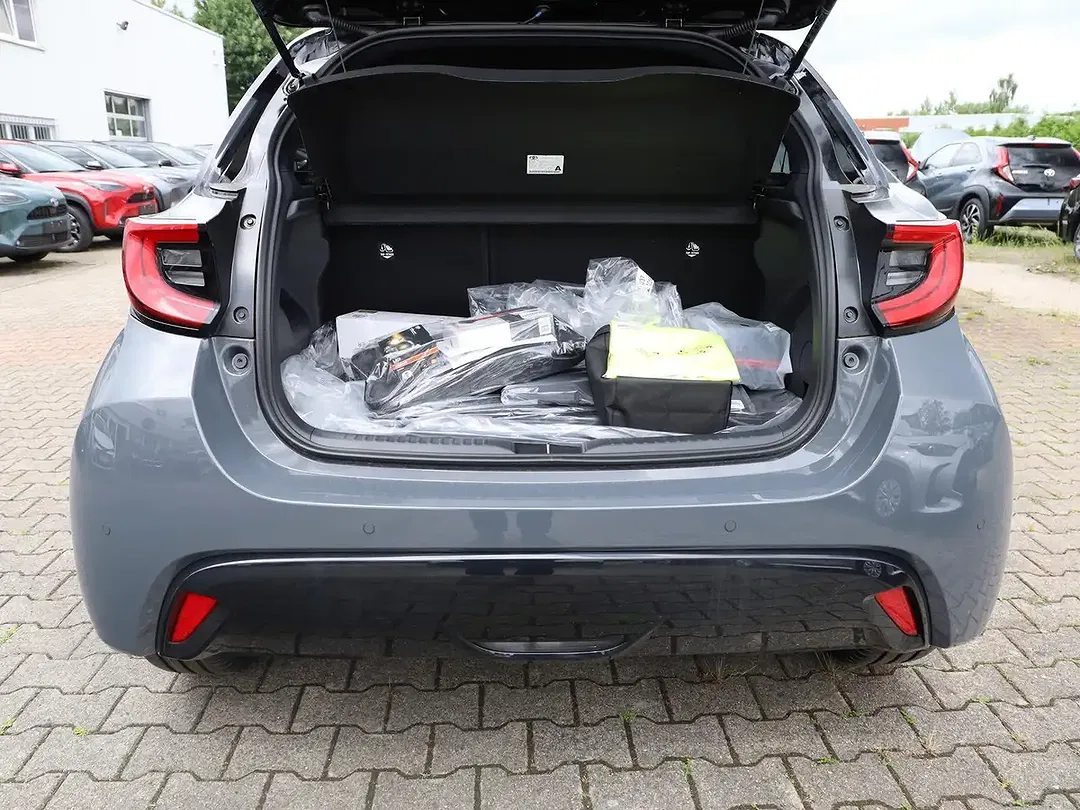 Toyota Yaris - Thumbnail 12
