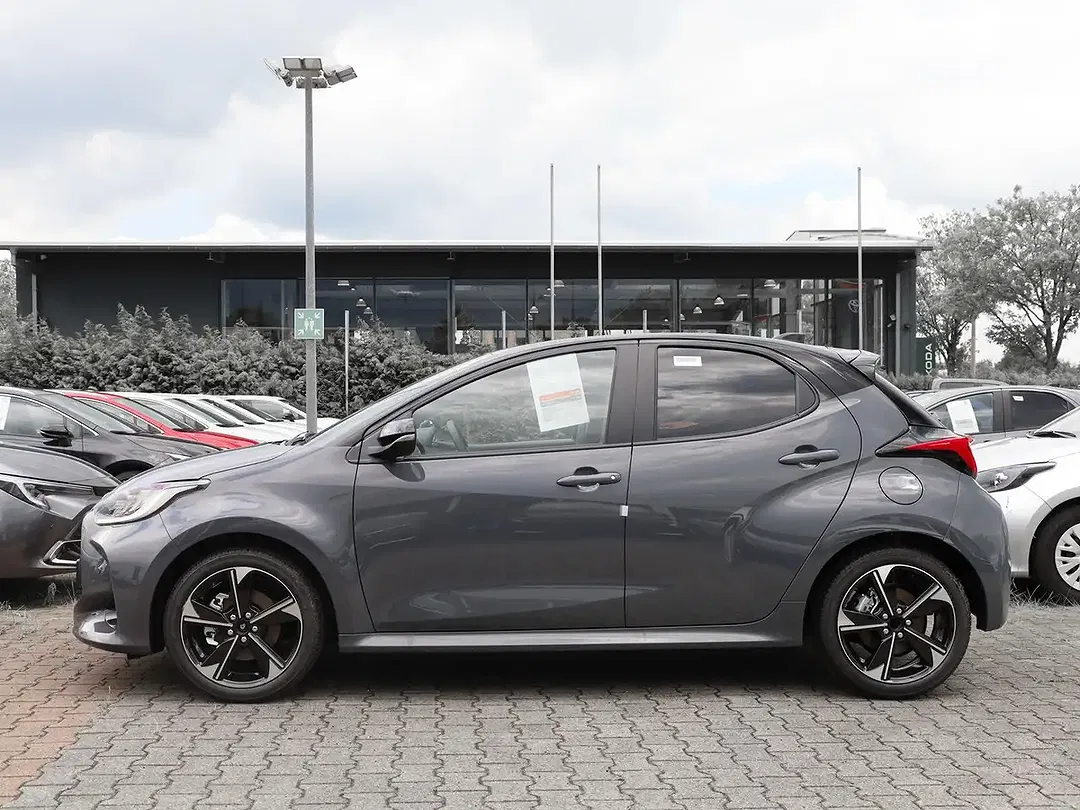 Toyota Yaris - Thumbnail 3