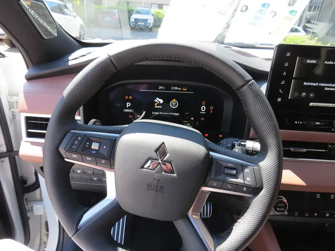 Mitsubishi Outlander - Thumbnail 10