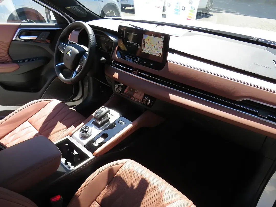 Mitsubishi Outlander - Thumbnail 15