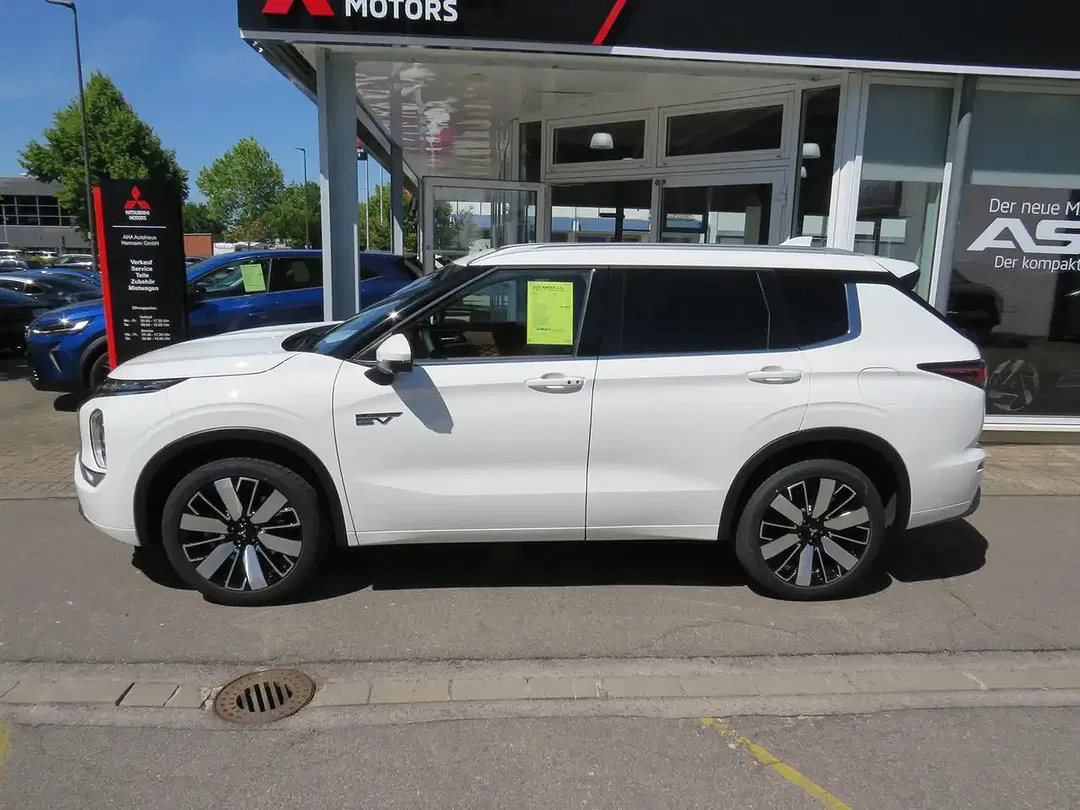 Mitsubishi Outlander - Thumbnail 2